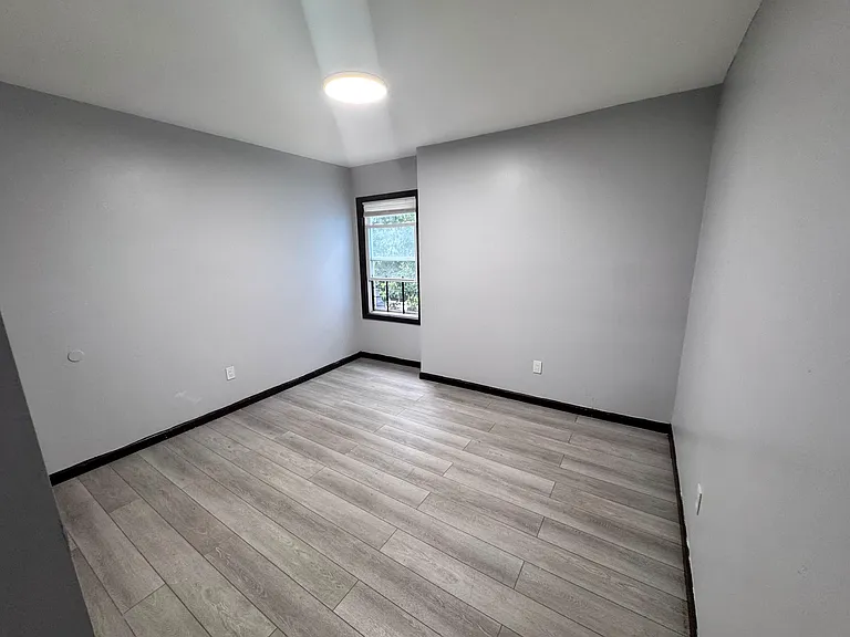163 Elwood Ave #G3 — Photo 2