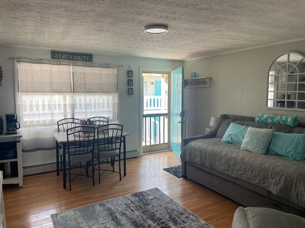 72 E Grand Ave #101