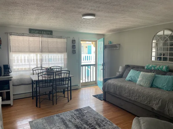 72 E Grand Ave #101, Old Orchard Beach, ME 04064