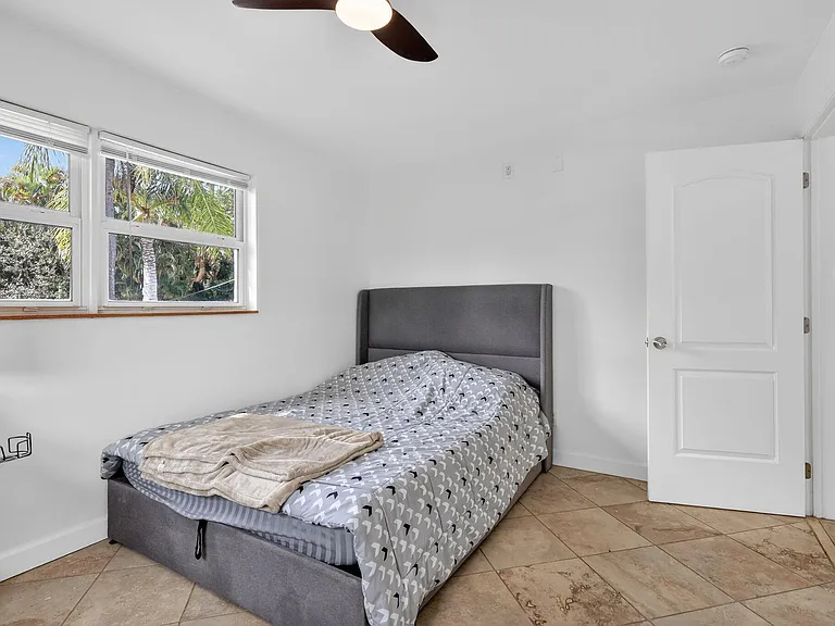4540 SW 28th Ter — Photo 22