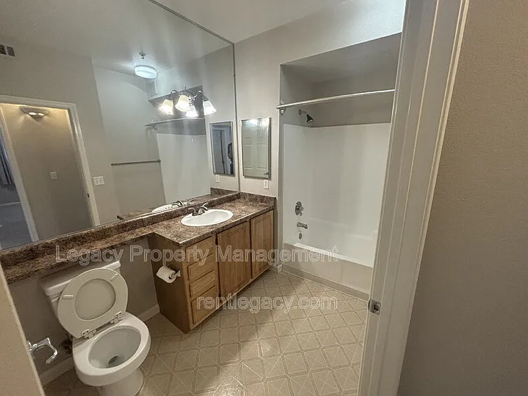 501 Gibson Dr #424 — Photo 9