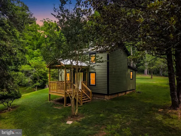 2303 W Hoover Rd, Haywood, VA 22722