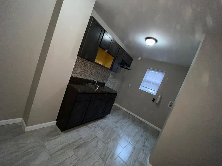 6517 Saybrook Ave — Photo 11