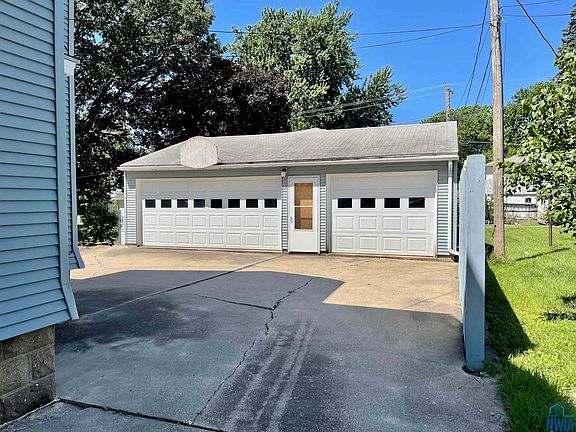 2nd image of 424 Geneseo St