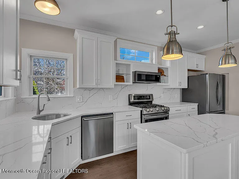 323 E Main St — Photo 8