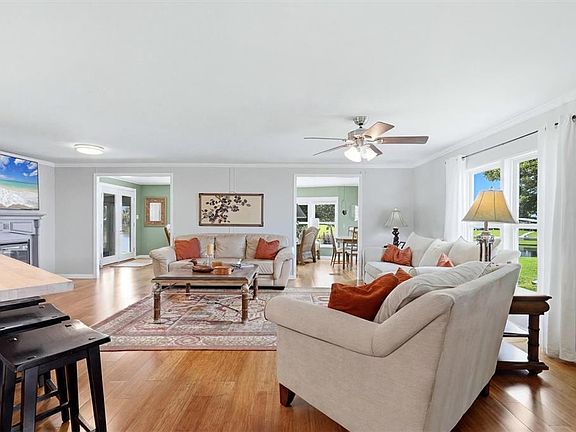 4th image of 4619 15th Street Ct E