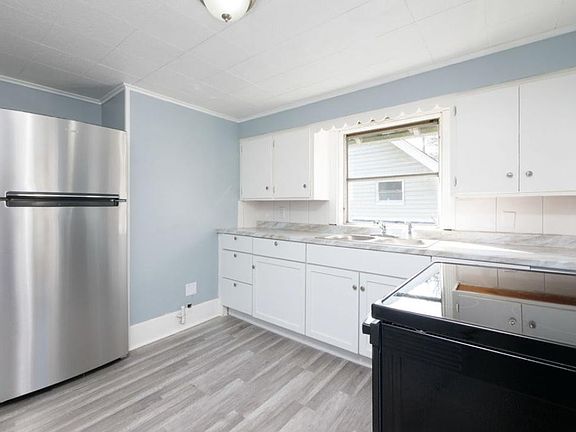 3rd image of 1582 Front St