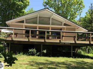 4071 Raymond Rd, Frankfort, MI 49635