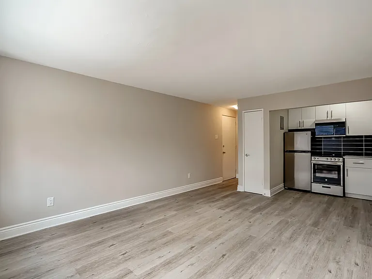 99 Cartier St — Photo 24