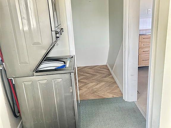 3rd image of 172 Elizabeth Drive