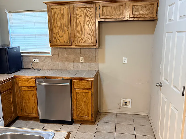 11224 Queen Anne Ave — Photo 6