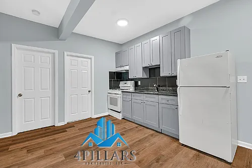 803 E Chicago Ave #2F Photo 1