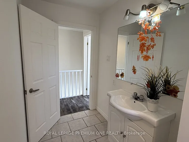 512 Mosley St #WHOLE HOUSE — Photo 8