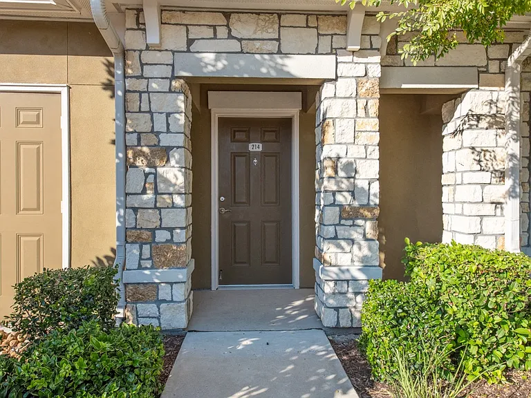 Avenues at Tuscan Lakes — Photo 8