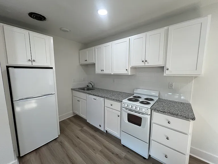 5326 Fifth #13
*pictures are of a similar unit in the building