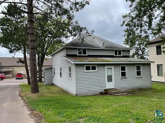 3rd image of 218 N 1st Ave E