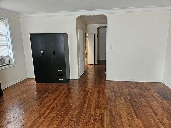 2nd image of 2241 Holland Ave APT 1F