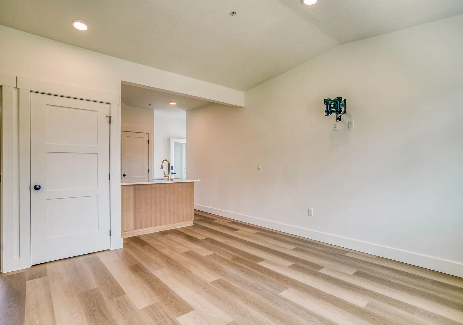 Luxury Apartment in Lincoln City! — Photo 4