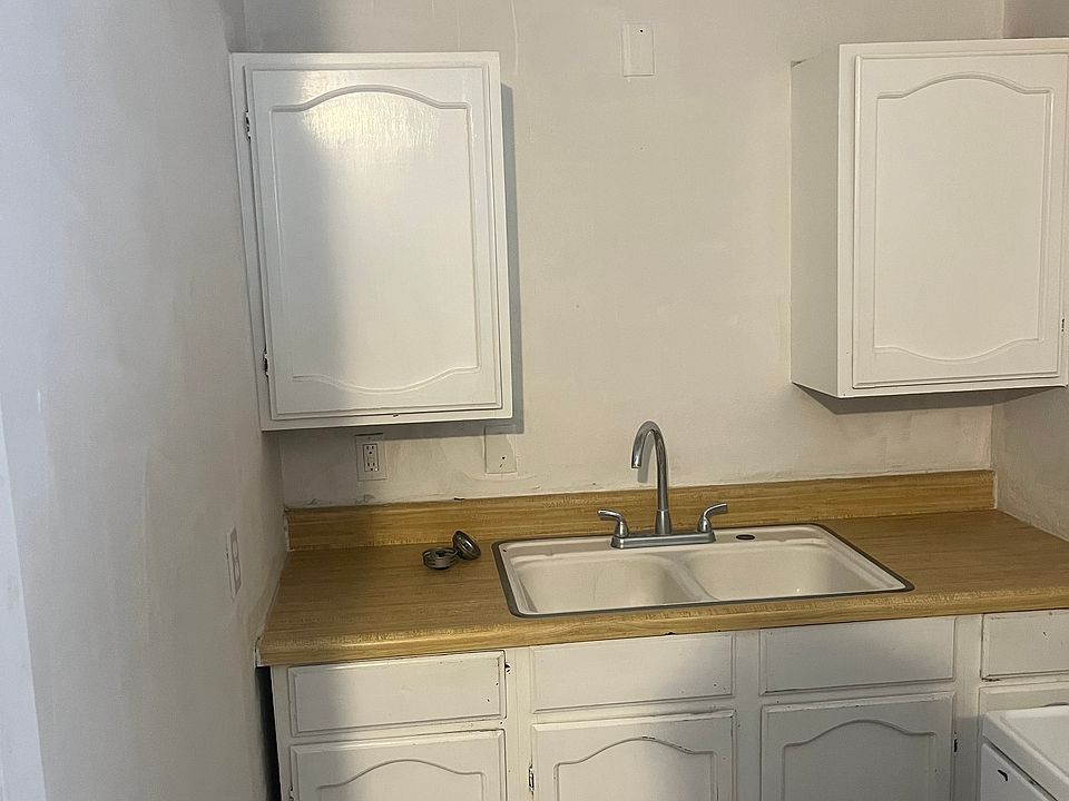 2nd image of 1111 W 14th St APT B
