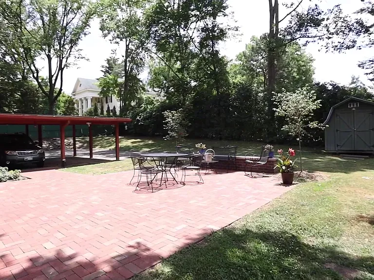 3927 Woodlawn Dr — Photo 16