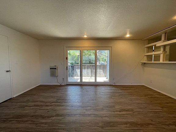 4th image of 1944 Park St #828