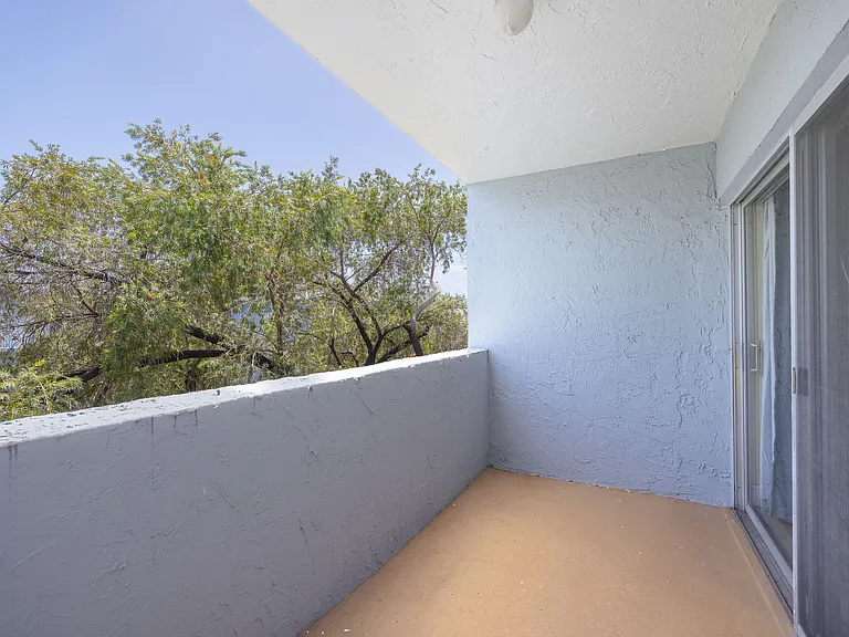 9365 Fontainebleau Blvd — Photo 17