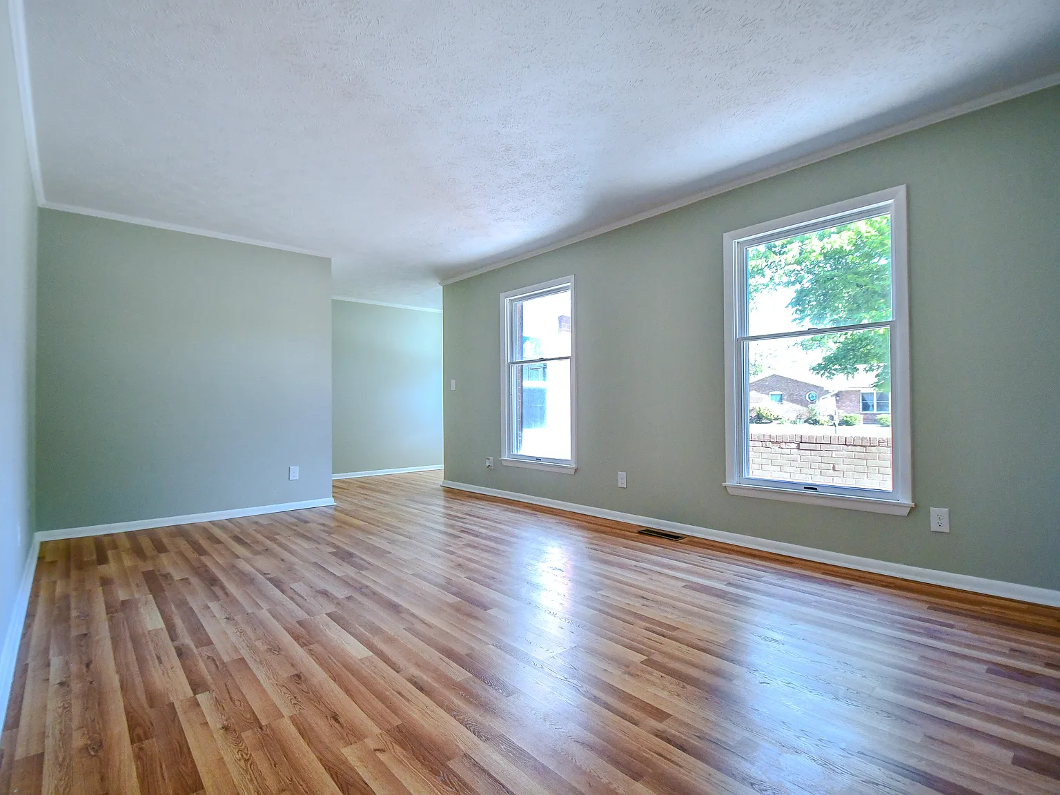 3 bed, 2082 sqft, $2,100 — Photo 4