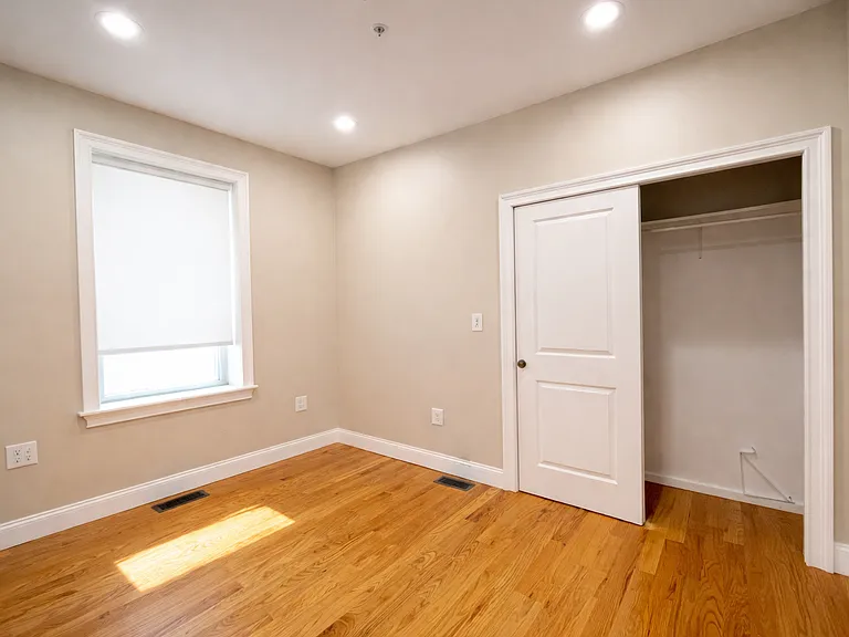102 Chelsea St #4 — Photo 6