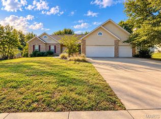 1234 Blue Spruce Ln, Columbia, IL 62236