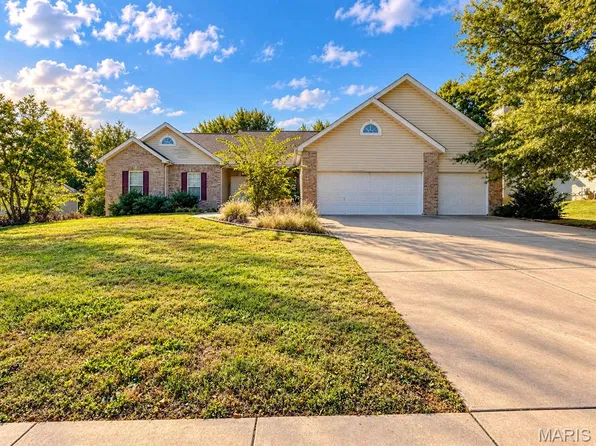 1234 Blue Spruce Ln, Columbia, IL 62236
