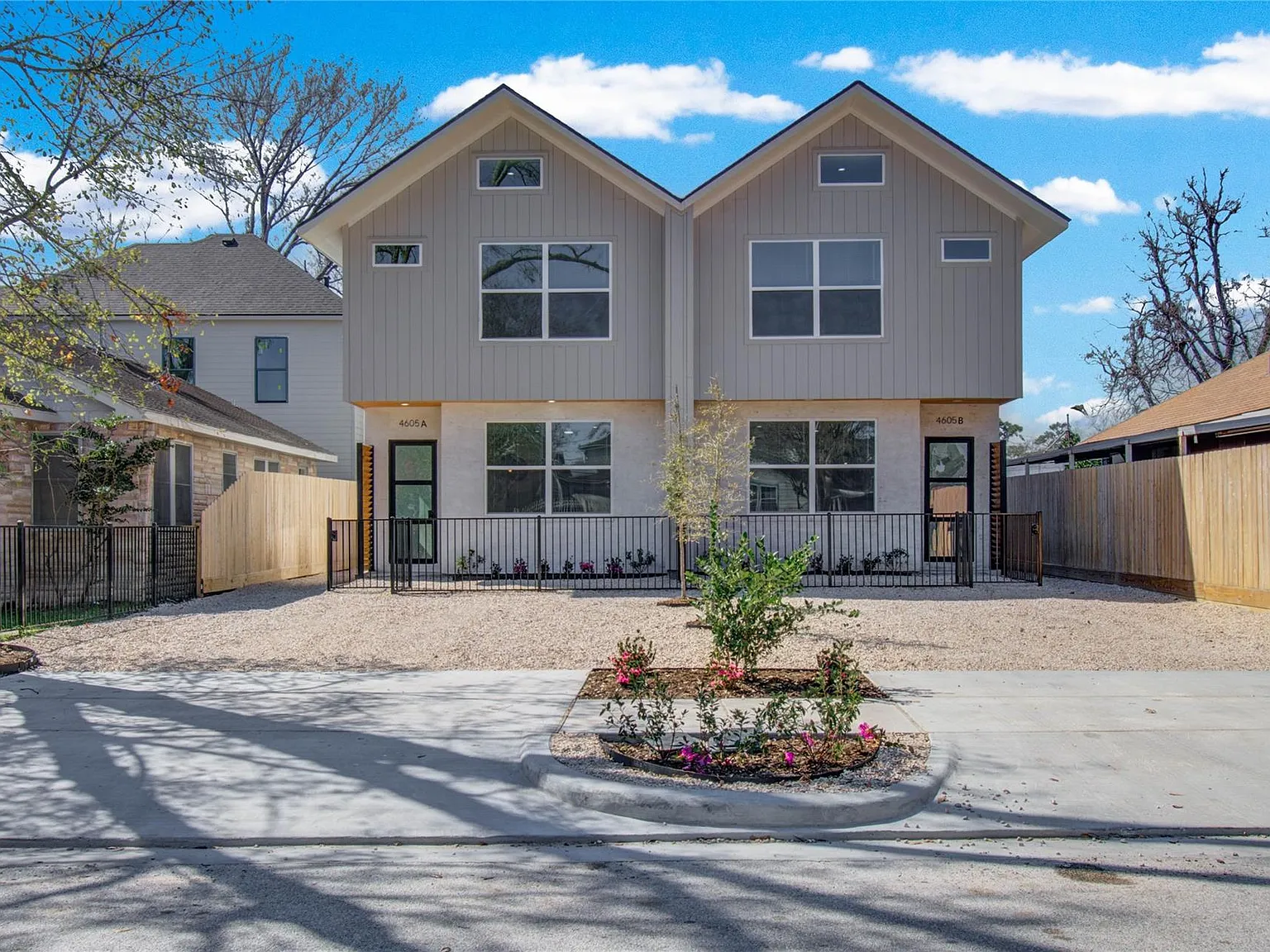 1 bed, 1.5 bath, 800 sqft, $1,600 — Photo 1