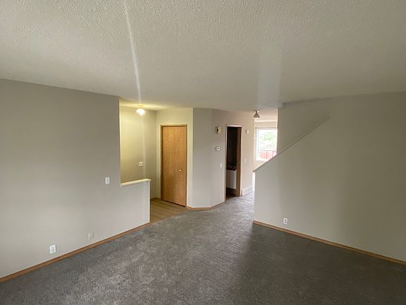 3rd image of 27 Martinpark Way NE #27