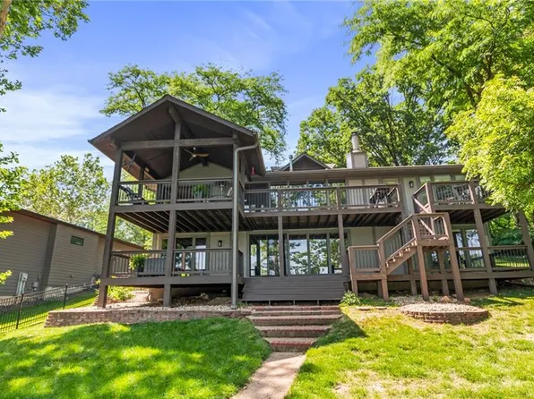 8121 N Hillside Dr, Kansas City, MO 64152