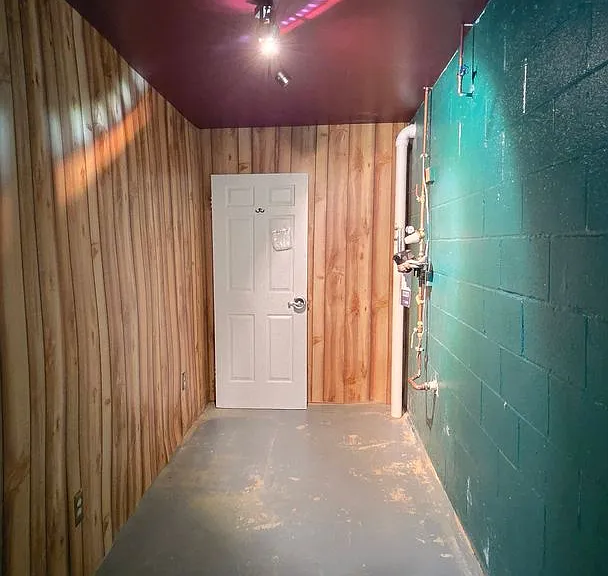 8201 Hensley Ct — Photo 32