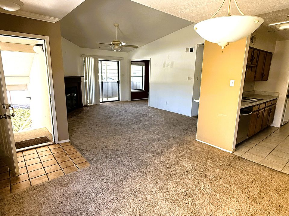 Entrance, Livingroom, Dining Room