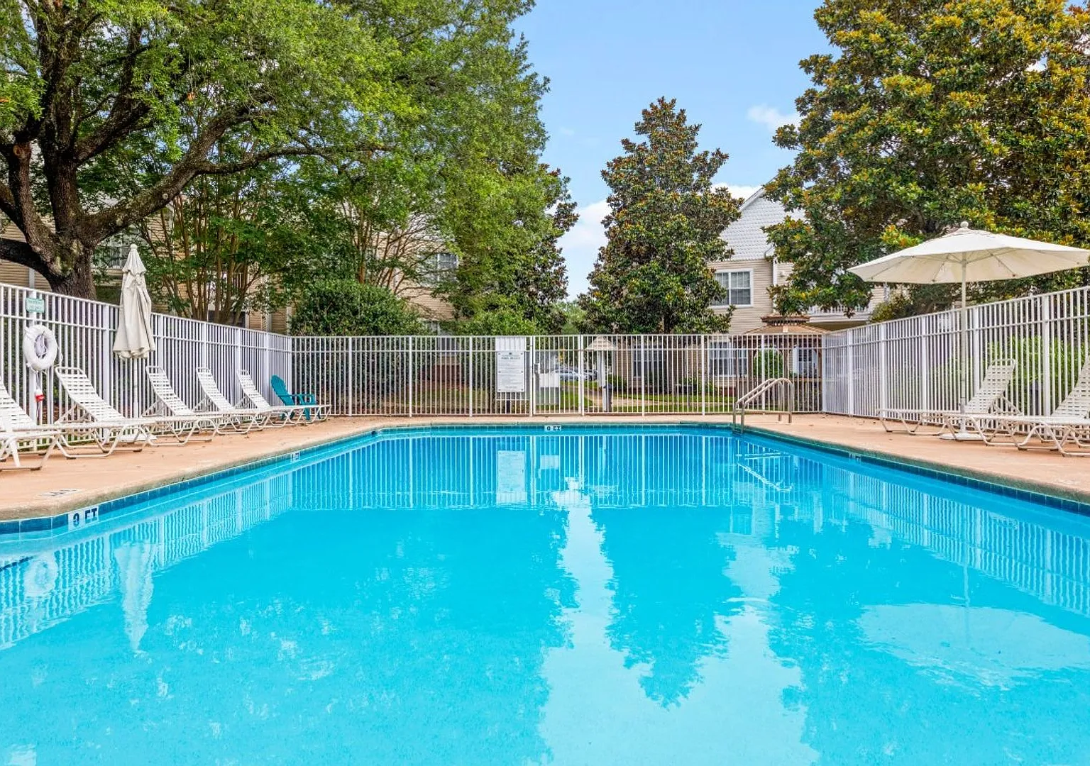 Second Floor Unit at The Oaks! — Photo 3