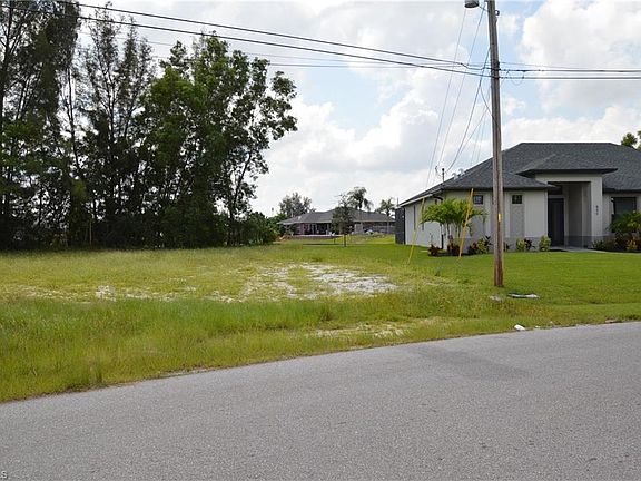 4th image of 838 SW 12th Ter