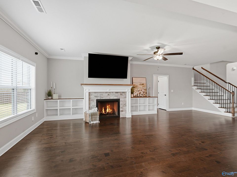 1st image of 14735 Commonwealth Dr