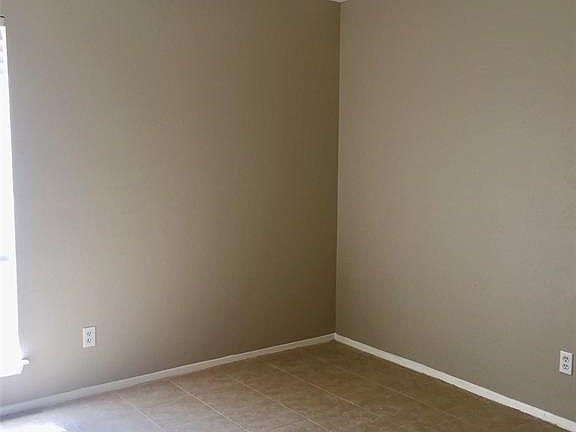 4th image of 343 Halo St