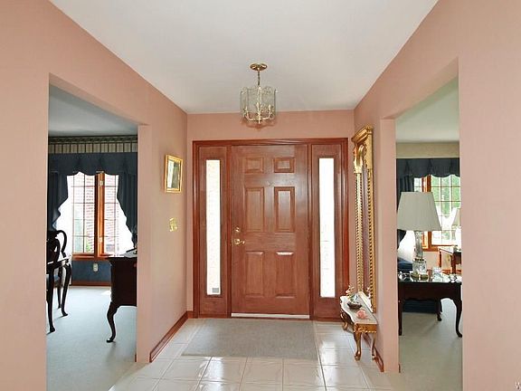 3rd image of 24 Joliet Ln