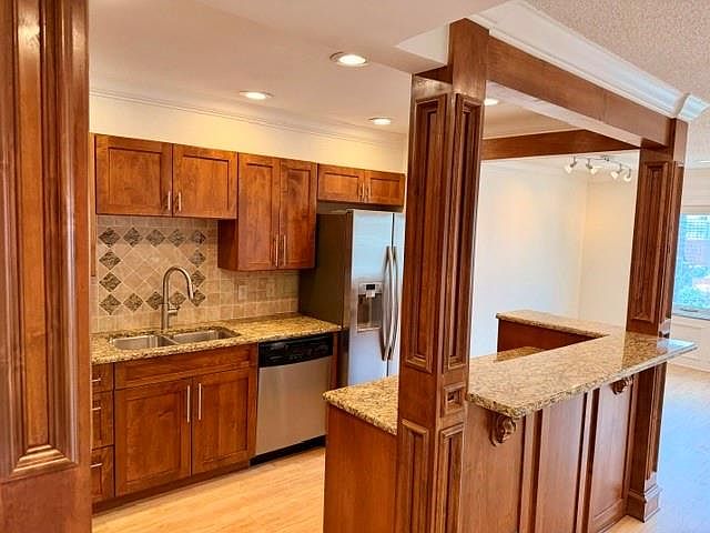 1st image of 4545 Wornall Rd #1200