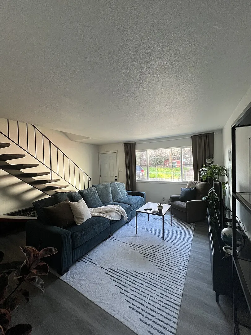 Spacious 2BR & 1.5 Bath Home — Photo 4
