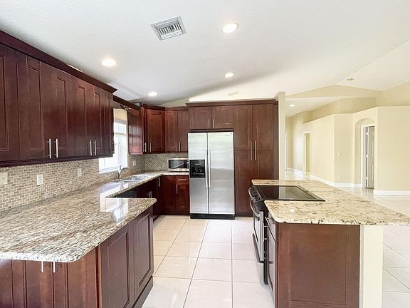 3rd image of 2425 Pigeon Cay