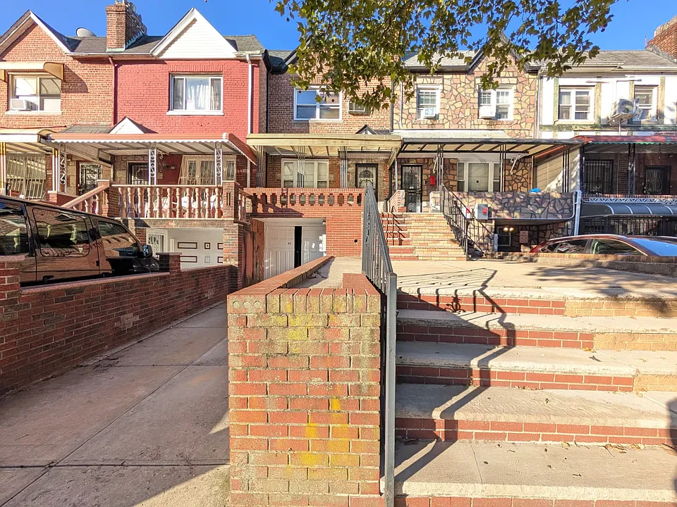 62 E 92nd St #1