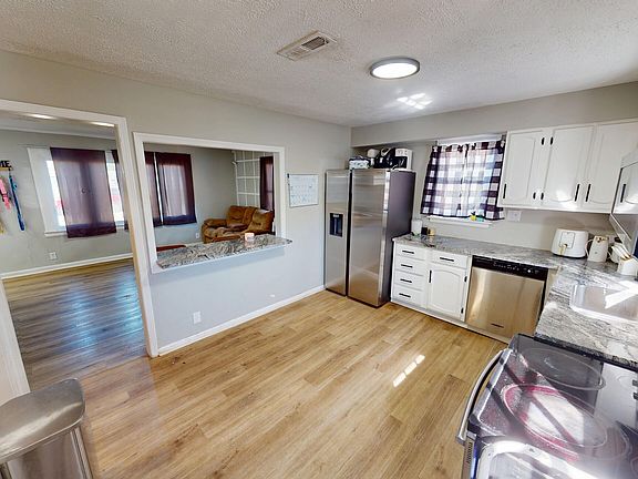 3rd image of 2929 Denison St
