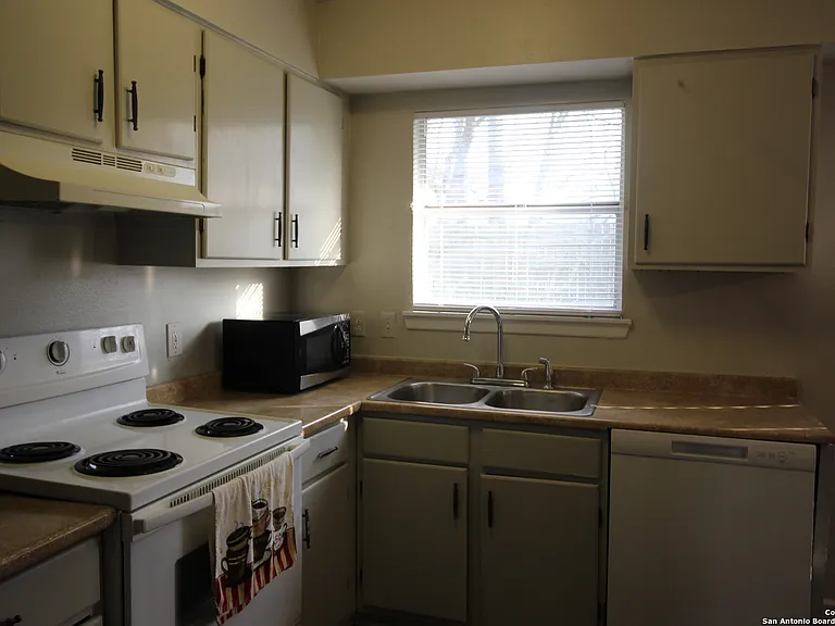 536 Southtrail Dr — Photo 8