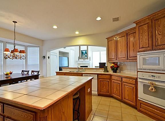 4th image of 3716 Boxwood Dr