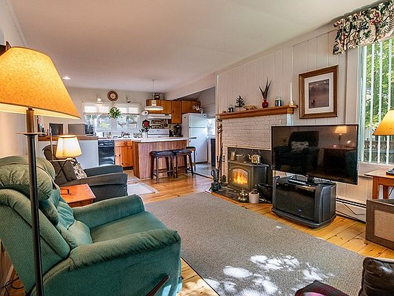 4th image of 27 Grand View Ave