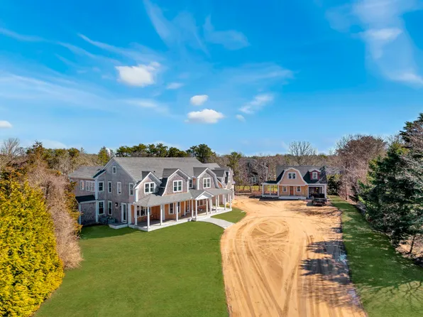 9 Suttons Way, Edgartown, MA 02539