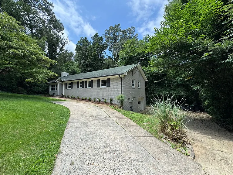 204 Glen Ridge Rd NE — Photo 2